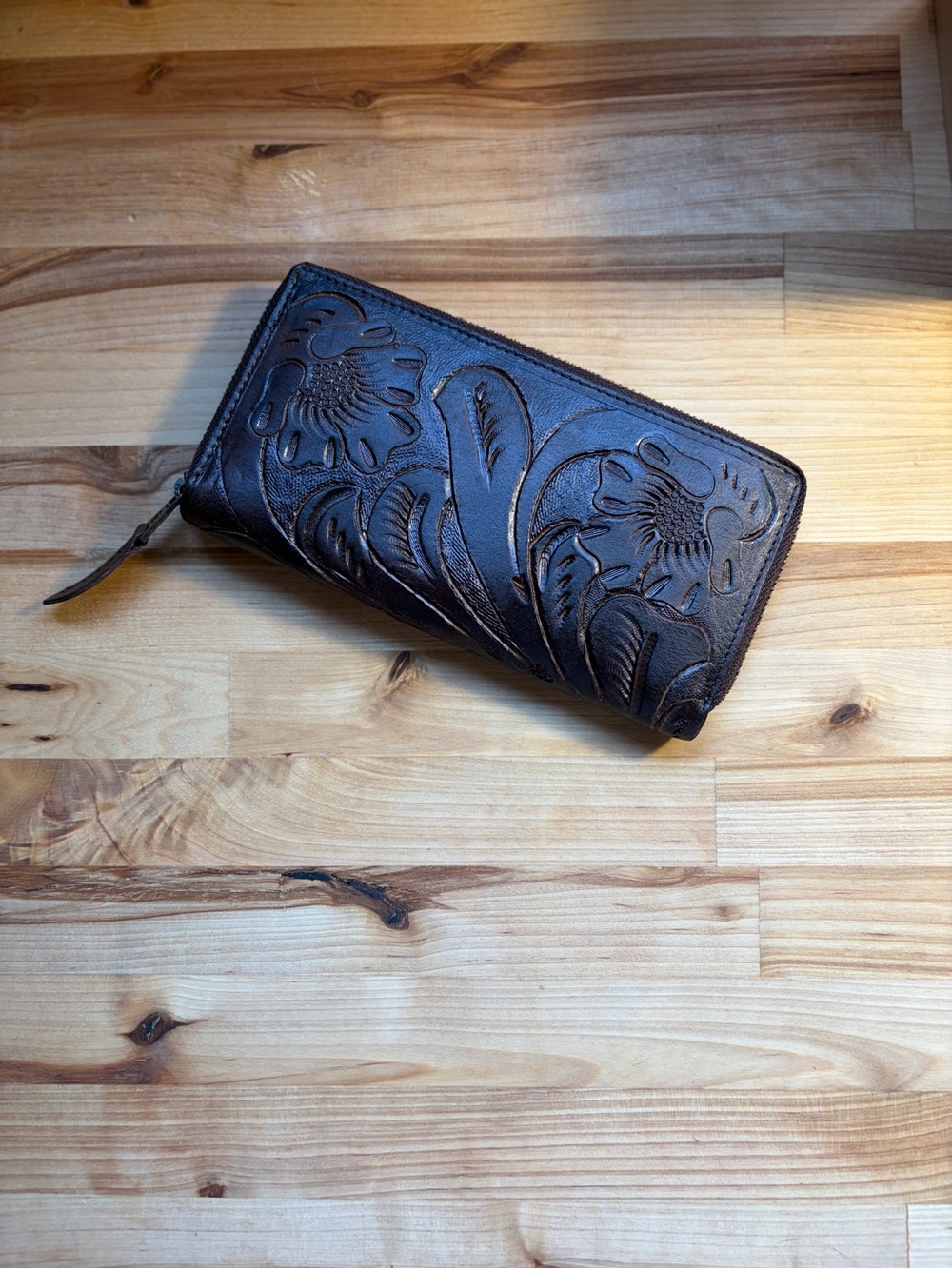 STS ranchwear Hand tooled Leather Floral Zip Wallet – Dark Brown